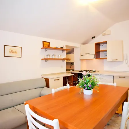 Apartment Rizzante, Piano